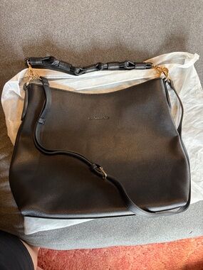 Modern+Chic Sawyer Tote in Black